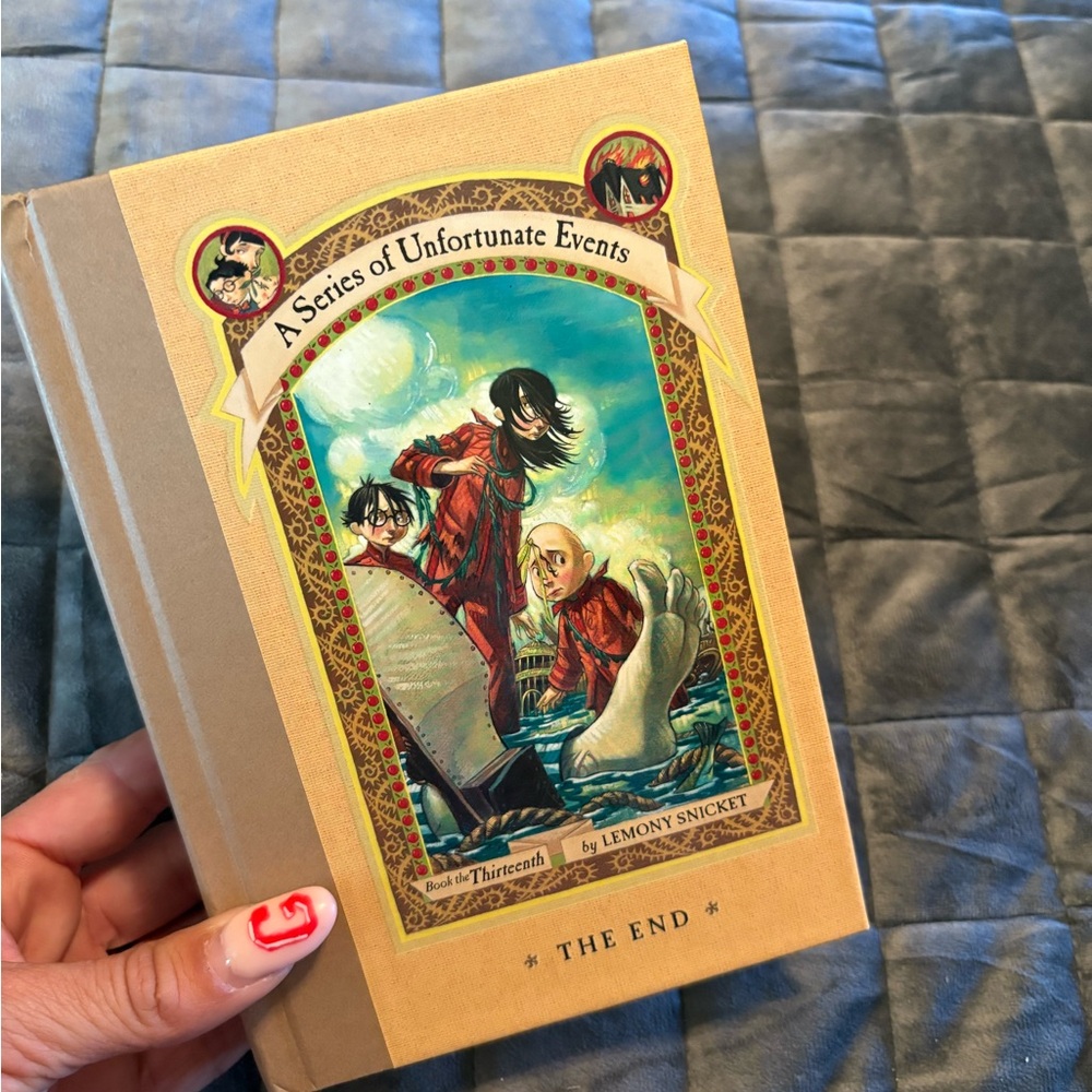 A Series of Unfortunate Events Book hard back (A2)